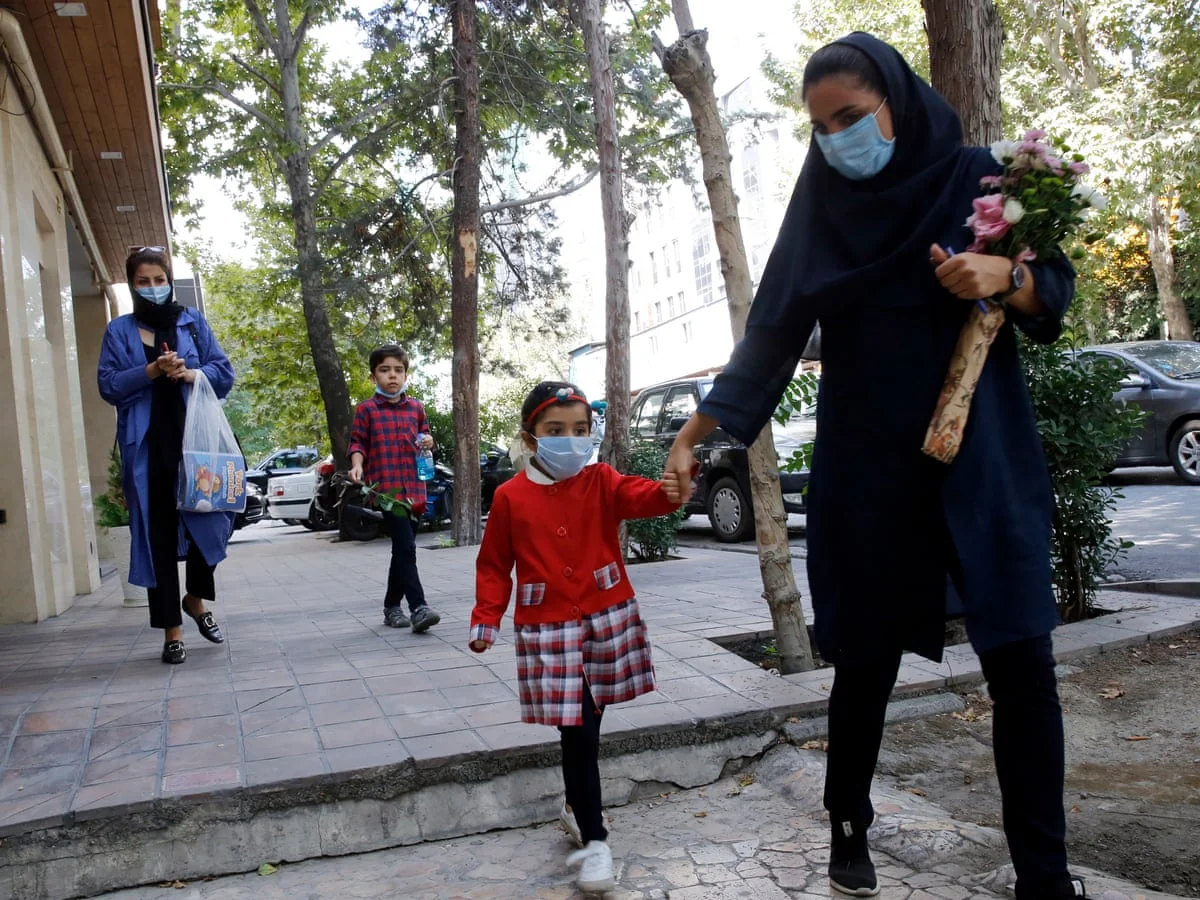 Iran approves vaccination of children aged 9-12