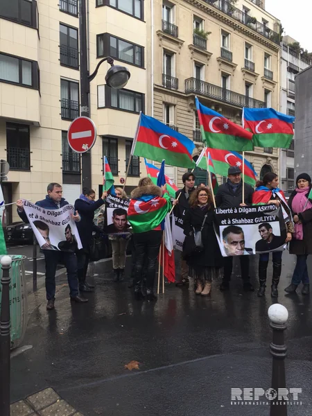 Азербайджанцы провели акцию перед посольством Армении во Франции с требованием освободить заложников