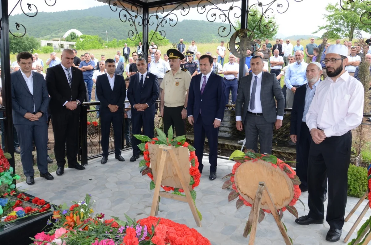 Şəhidin ad günü məzarı yanında qeyd olunub