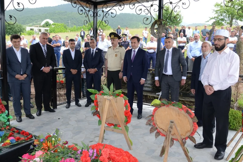 Şəhidin ad günü məzarı yanında qeyd olunub
