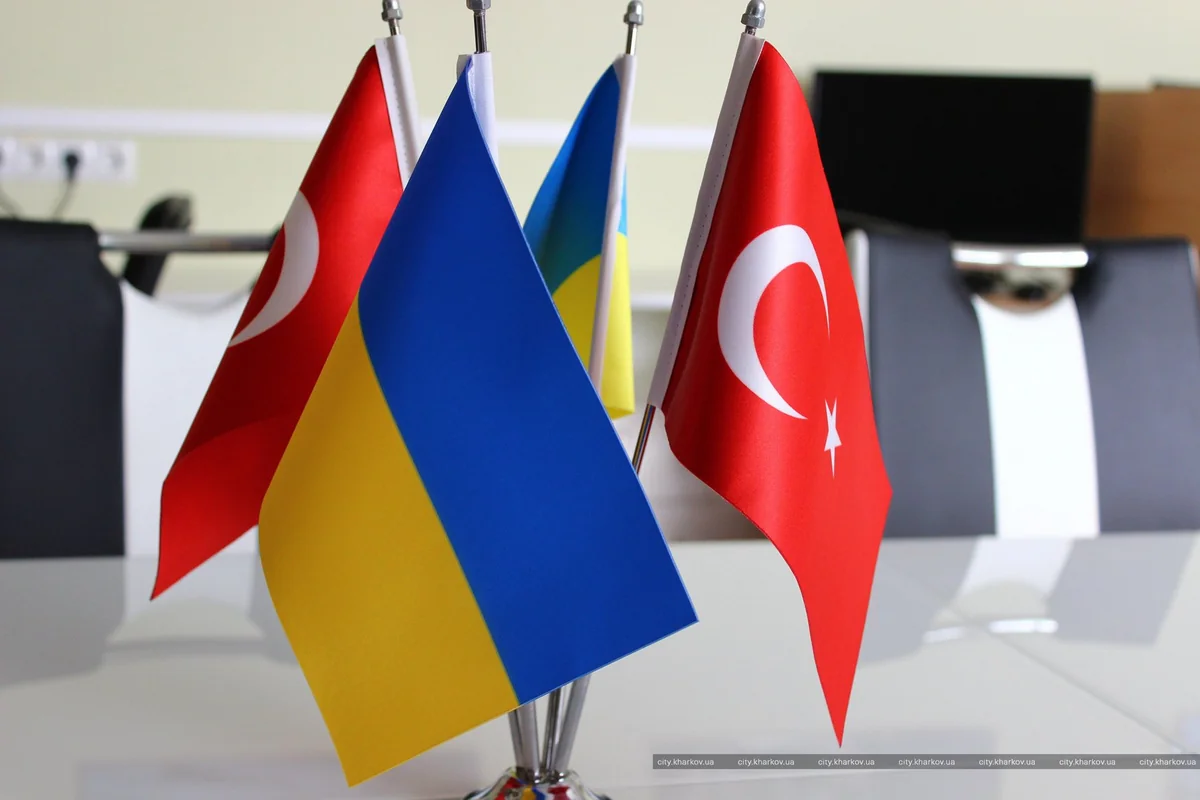 Türkiyə və Ukrayna XİN başçıları arasında telefon danışığı olub