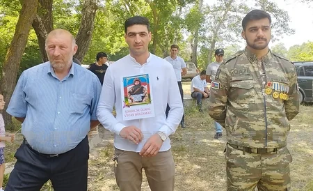 Vətən müharibəsi şəhidinin xatirəsinə inşa edilən bulağın açılışı olub