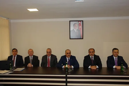 Nazir aprel döyüşləri zamanı yaralanan hərbçilərlə görüşüb