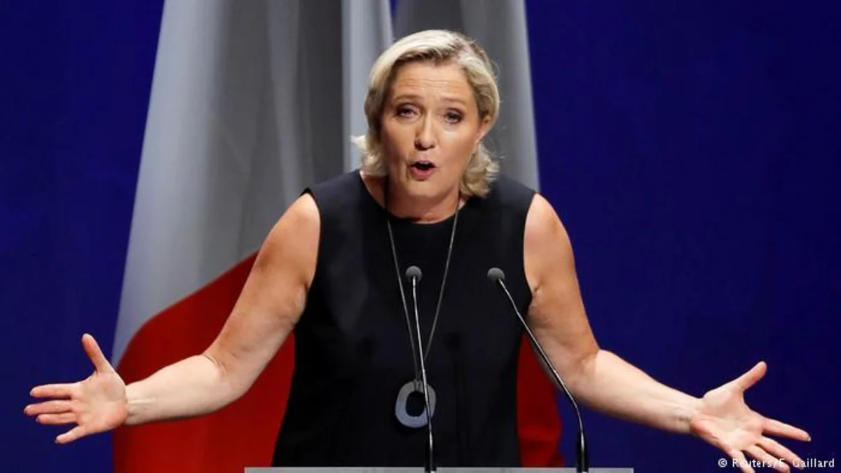 Le Pen: Makron uğursuz xəttini etiraf edə bilməyib