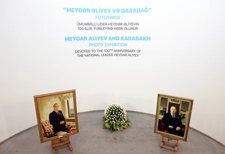 “Xarıbülbül” festivalının qonaqları “Heydər Əliyev və Qarabağ” sərgisində iştirak edib