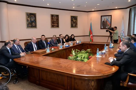 Azər Əliyev pauerliftinq üzrə paralimpiya milli komandasının üzvləri ilə görüşüb