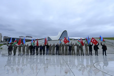 Bakıda Zəfər avtoyürüşü keçirilib