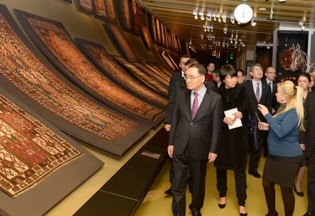 Koreya baş naziri Azərbaycan Xalça Muzeyində olub