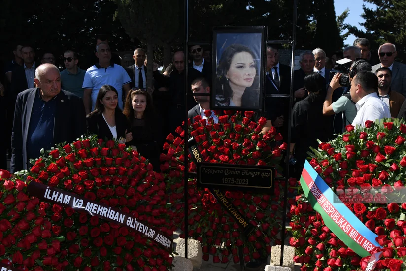 Prezident və birinci xanım deputat Qənirə Paşayevanın məzarına əklil göndərib