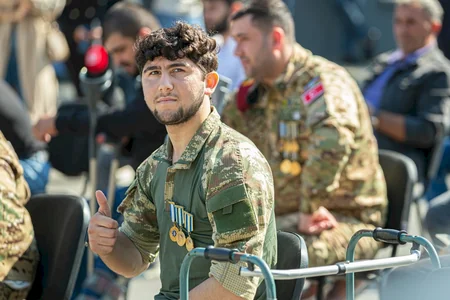 Vətən müharibəsi əlillərinə 20 avtomobil təqdim edilib