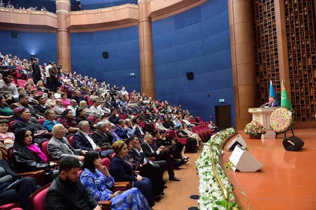 Aşqabadda Heydər Əliyevin 100 illik yubileyi münasibəti ilə konsert keçirilib