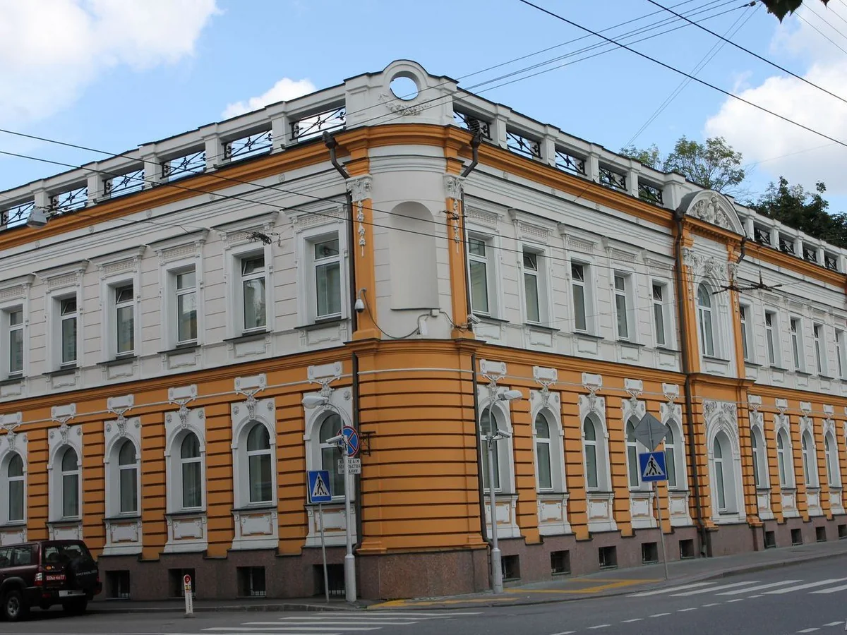 Посольство Испании в Москве эвакуируют из-за угрозы взрыва