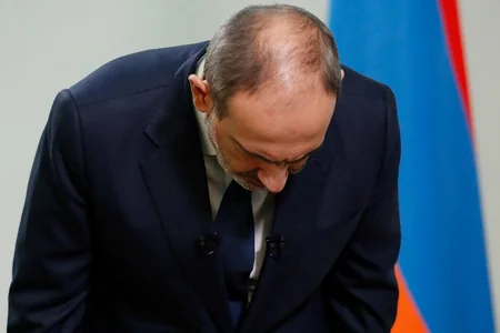 Ermənistanda məğlub hərbçilərlə qurulan rejim - dəyişən rollar