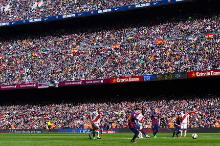 ​Барселона вышла в лидеры, Месси догнал Роналду