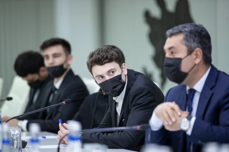 Sahil Babayev Avropa çempionatından qayıdan boksçularla görüşüb