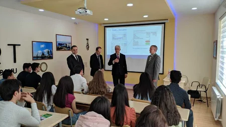 Polşalı alim Texnologiya Universitetinin tələbələrinə masterklas keçib