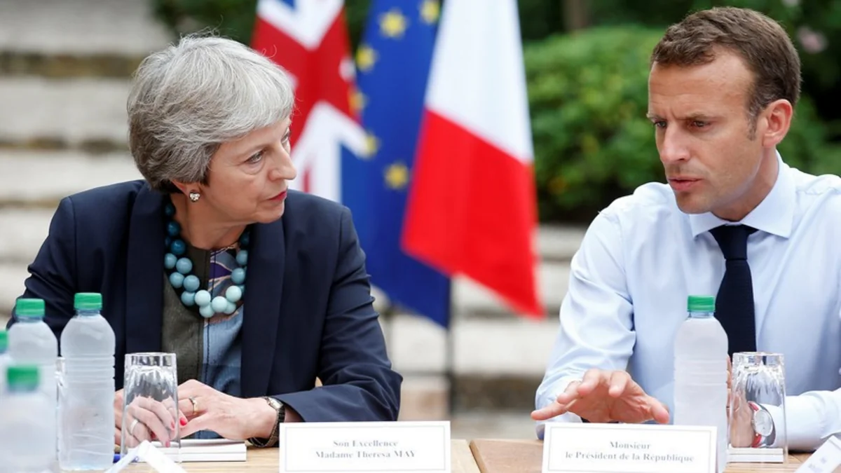 Mey və Makron Fransada brexit problemini müzakirə ediblər