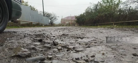 Oğuzda uzun illərdir təmir olunmayan yol yararsız vəziyyətə düşüb