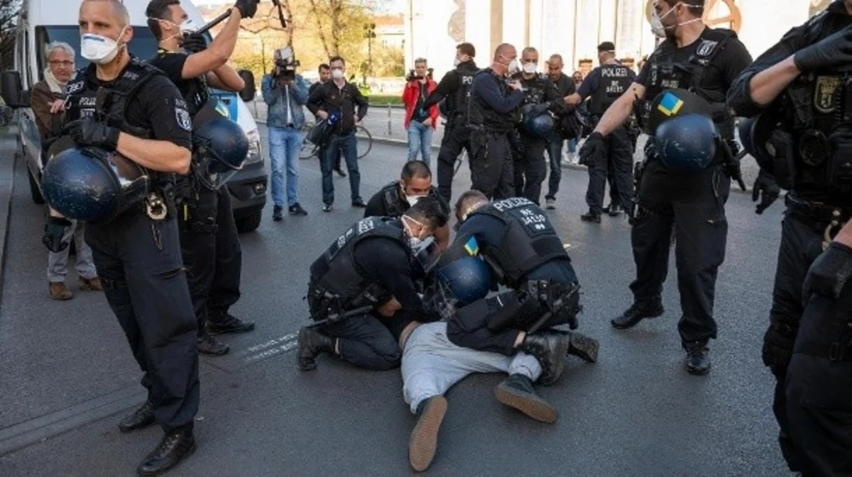 На акции протеста в Берлине задержаны более 100 человек - ОБНОВЛЕНО - ВИДЕО