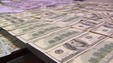 Bakıda 1 dolları 1, 74 manata satan şəxs saxlanıldı