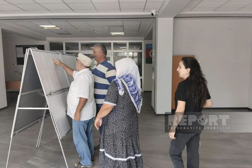 В Билясуваре активность избирателей на парламентских выборах сохраняется