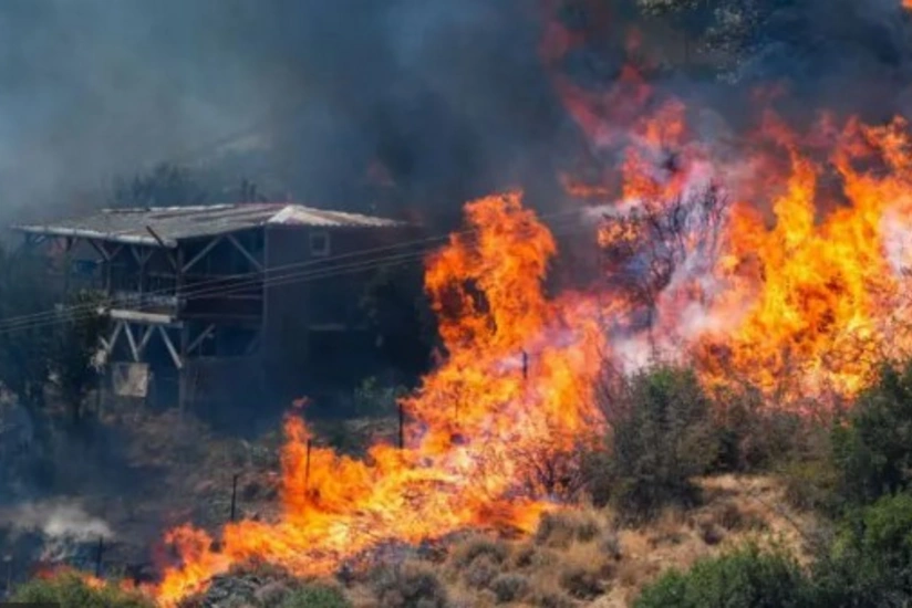 İzmirdə meşə yanğını yaşayış evlərinə çatıb, sakinlər təxliyə olunur