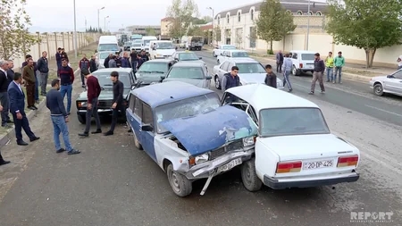 Gəncədə 5 avtomobil toqquşub, xəsarət alanlar var