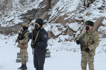 Azərbaycan polisi Kəlbəcərdə postlar qurub