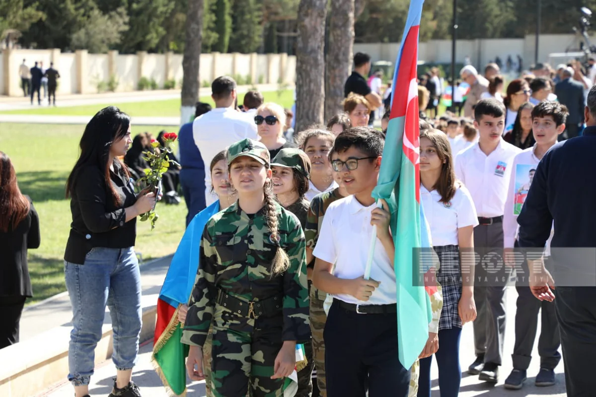 II Şəhidlər xiyabanına ziyarətçilərin axını davam edib