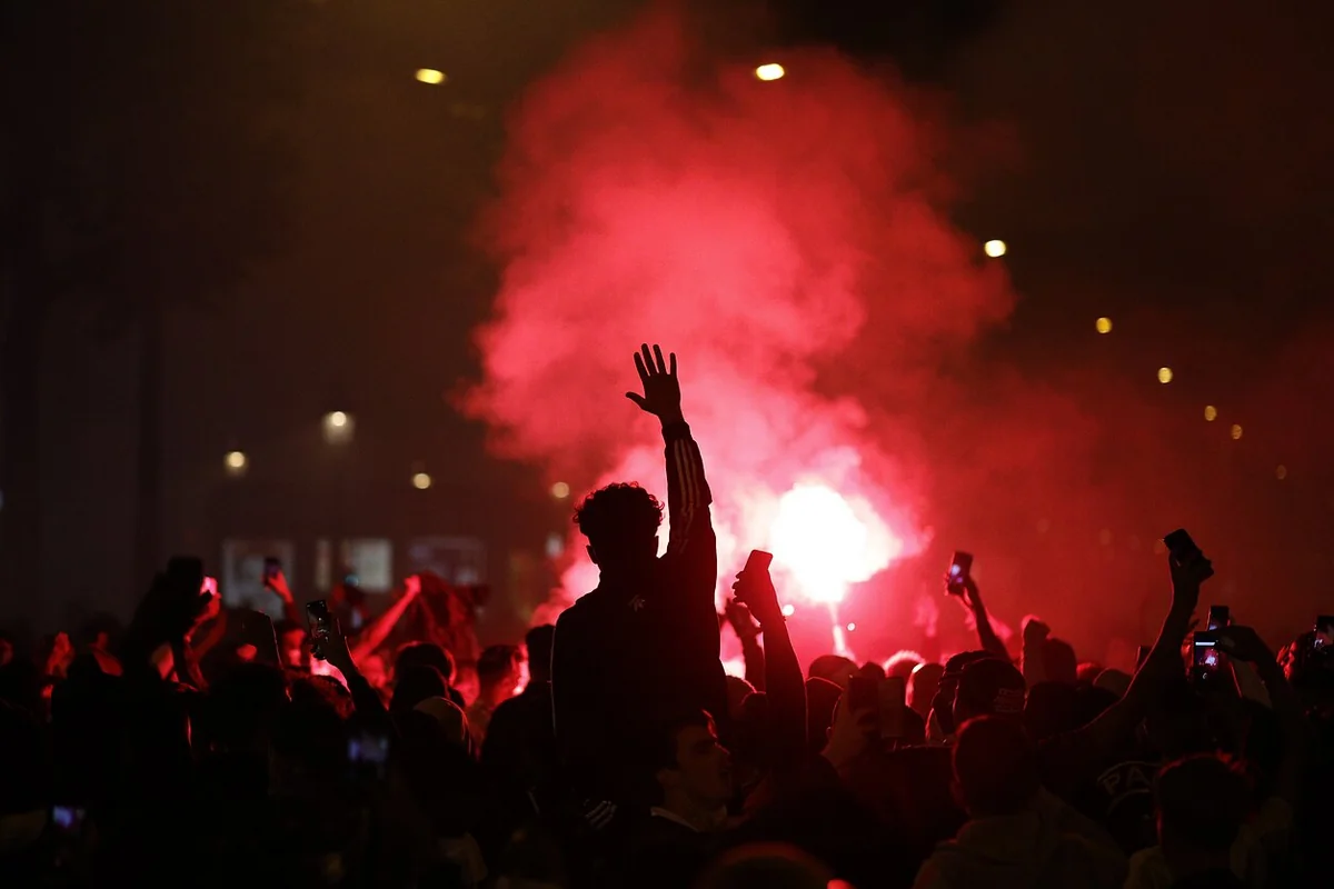 Rusiyalı futbol azarkeşləri Fransada həbs edildi