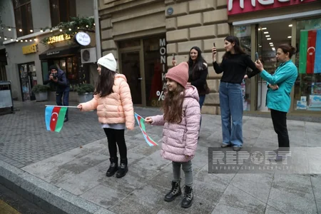 Bakıda hərbi orkestrlərin müşayiəti ilə Zəfər yürüşü keçirilib - YENİLƏNİB