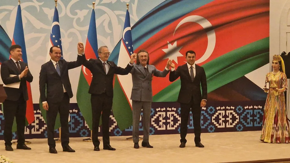 Daşkənddə Azərbaycan və Özbəkistan sənətçilərinə fəxri adlar təqdim olunub