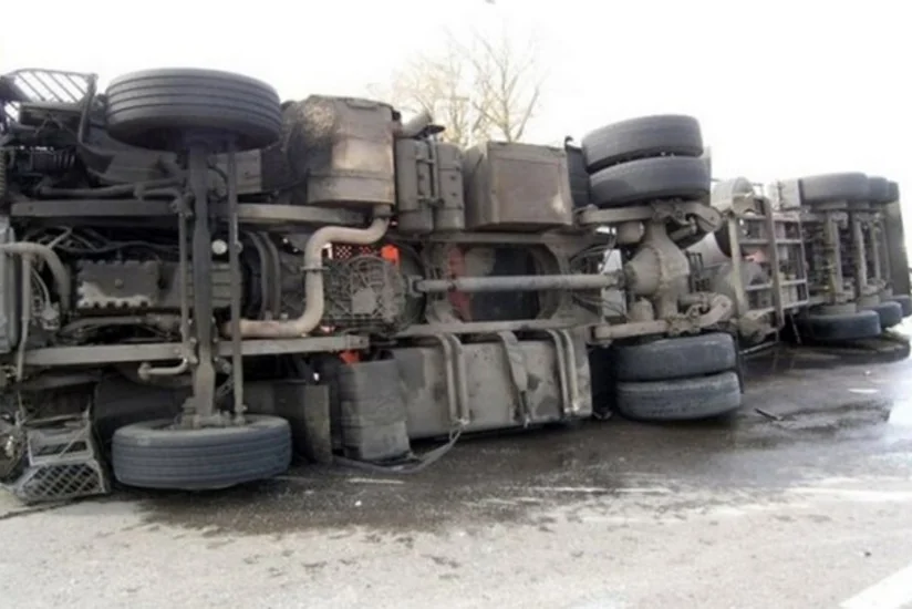 В Шамахы перевернулся грузовик, есть погибший