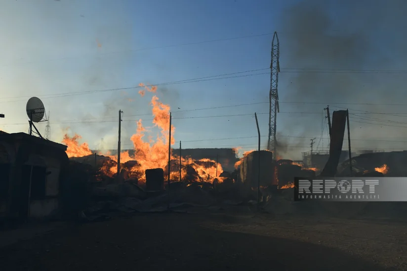 Пожар на рынке стройматериалов в Баку