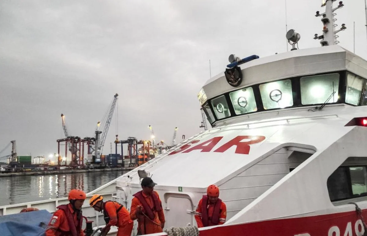 Death toll from passenger ship sinking in Bali Strait rises to 10