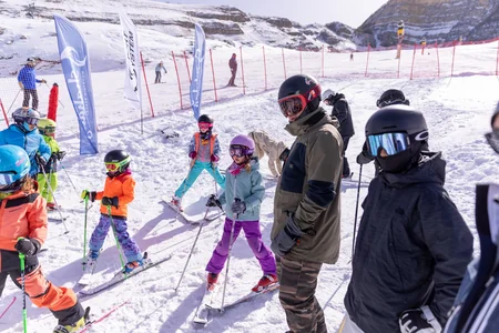 Japanese athletes hold skiing master class in Shahdag