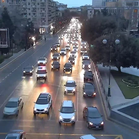 Bakının bir sıra yollarında tıxac yaranıb