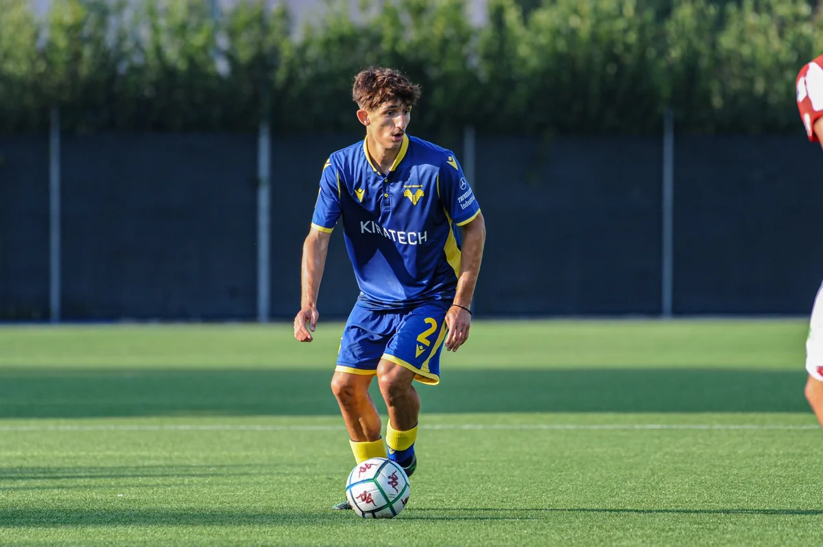 Защитника Вероны ударило током