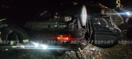 Şəkidə avtomobil çaya aşıb, xəsarət alanlar var