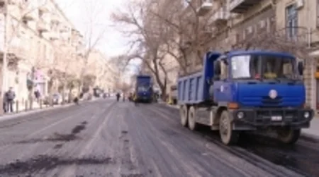 Bakının Nizami küçəsində asfalt-beton örtüyünün döşənməsi işləri yekunlaşıb