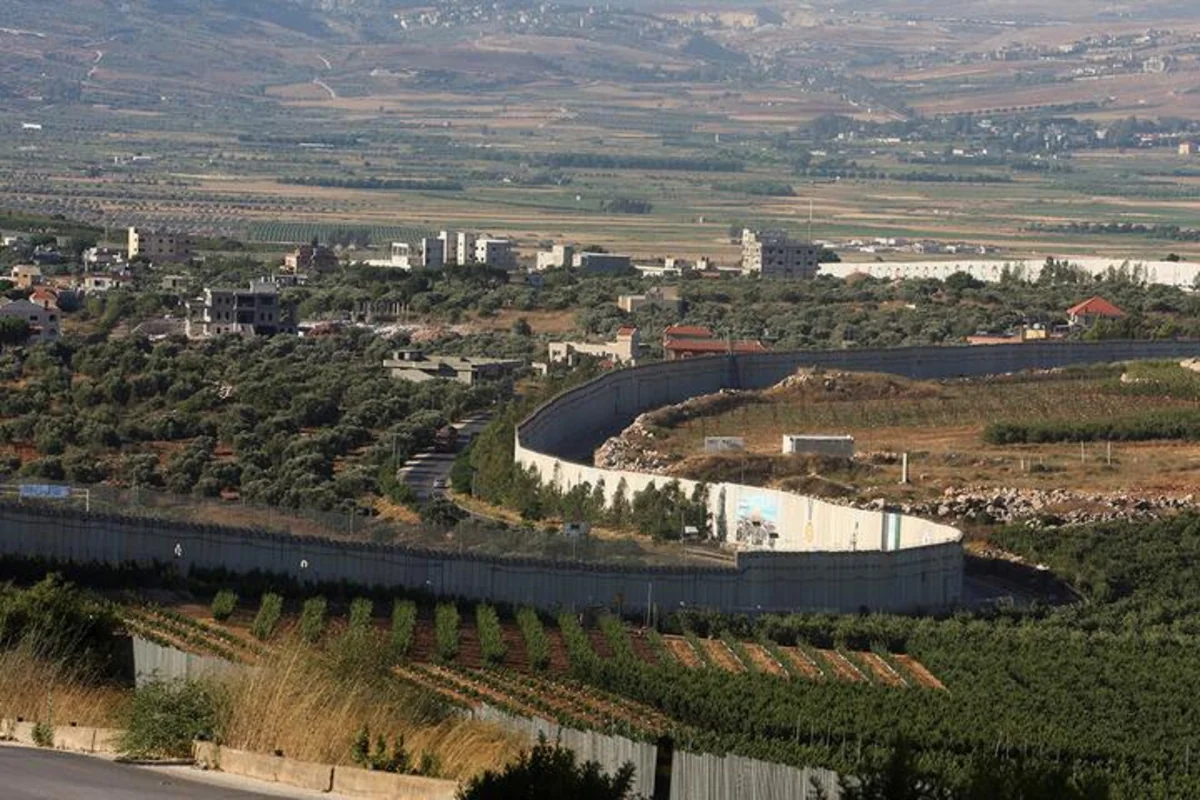 İsrail Livanla 5 km-lik sərhəddə əhalini təxliyə edir