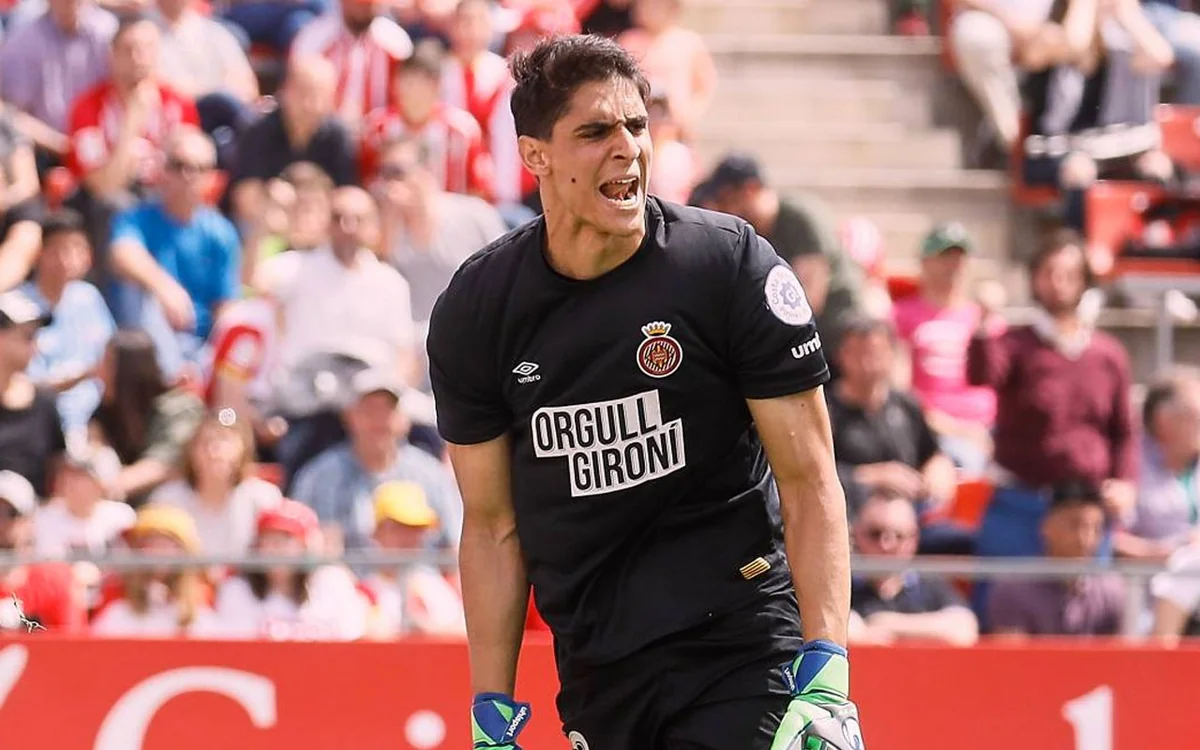 Вратарь Севильи забил гол и спас команду от поражения