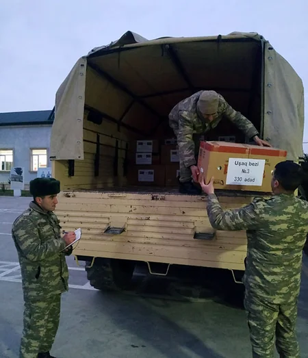 Azərbaycan hərbçiləri və ailə üzvləri Türkiyəyə növbəti yardım göndərib