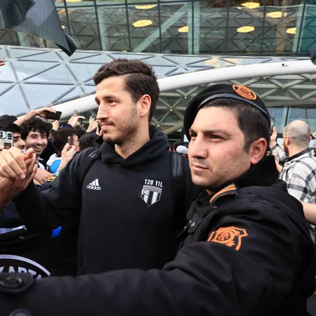 Beşiktaş üç futbolçusunu Bakıya gətirməyib