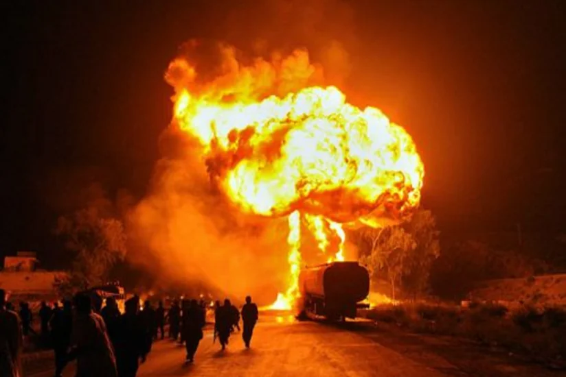Два человека погибли, более 15 пострадали в результате взрыва бензовоза в США