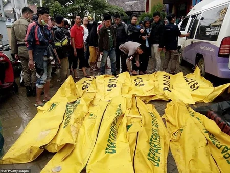 Число жертв цунами в Индонезии возросло до 334 - ОБНОВЛЕНО - 5