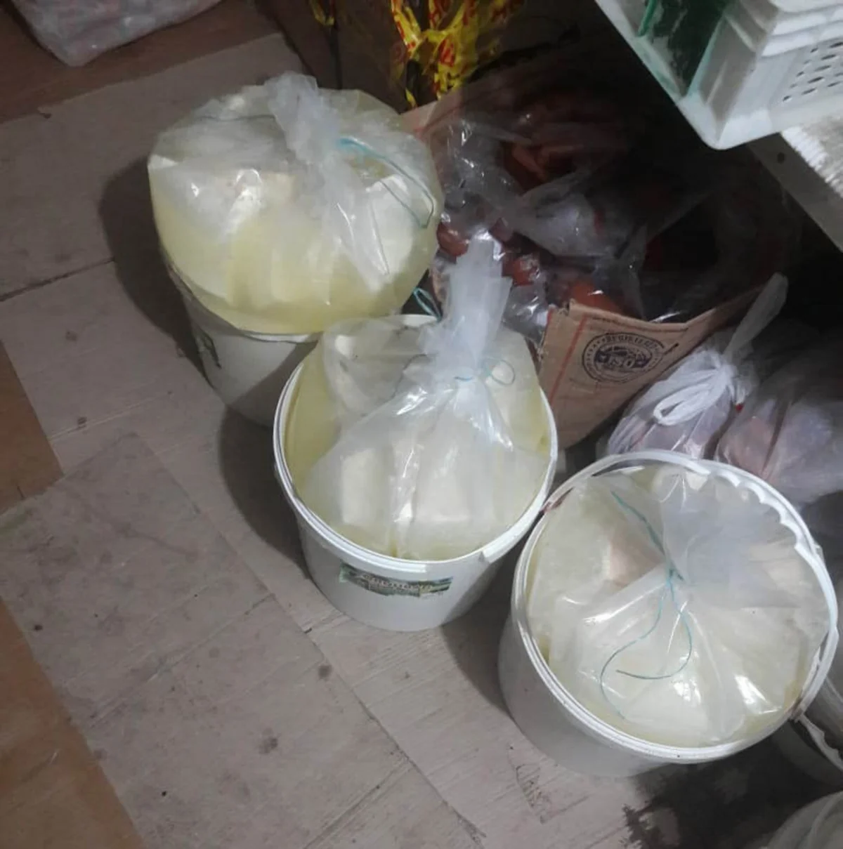 Sumqayıtda mənşəyi məlum olmayan süd məhsulları satışdan çıxarılıb