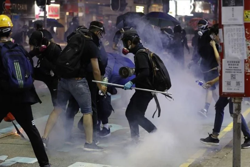 Honkonqda polislə etirazçılar arasında növbəti qarşıdurma olub