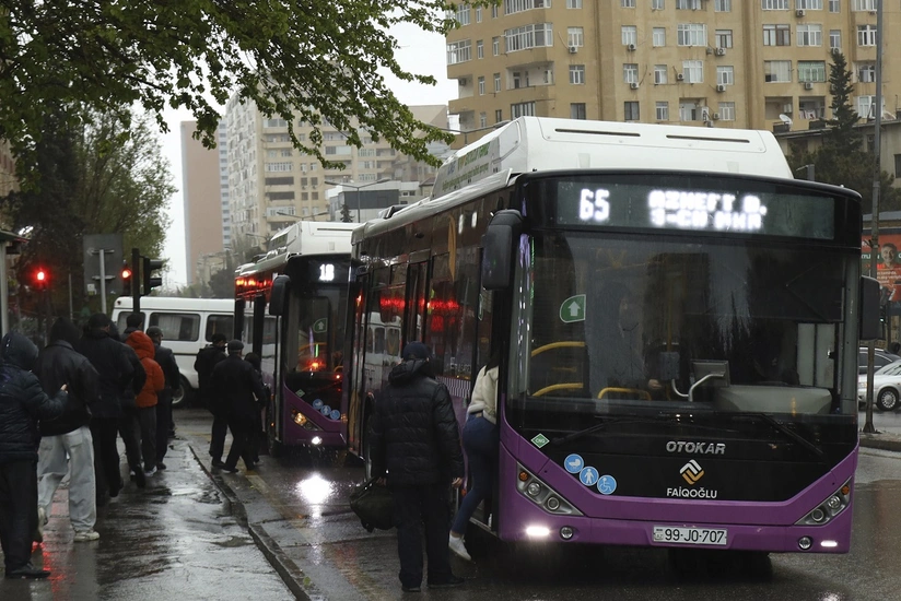 В AYNA предупредили о возможных задержках в движении автобусов