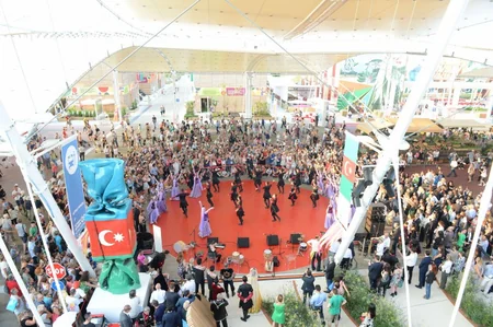 Heydər Əliyev Fondu “Milan Expo 2015”də Azərbaycan “Milli gün”ü çərçivəsində konsert proqramı təşkil edib